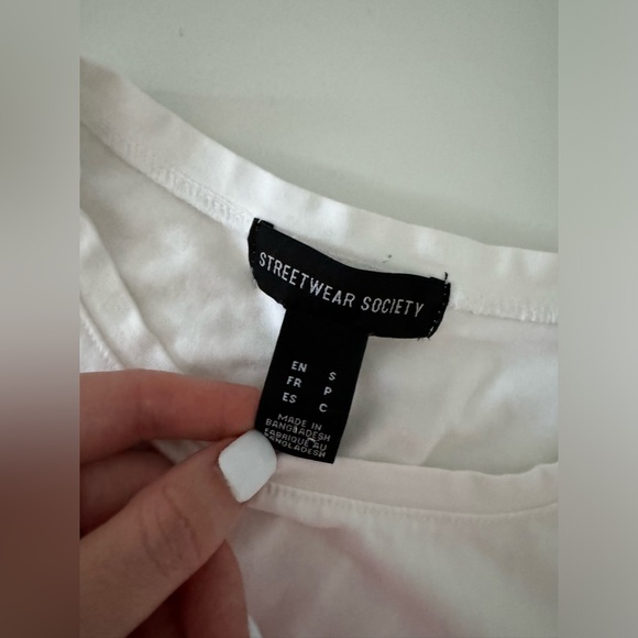 URBAN PLANET CROPPED WHITE TSHIRT SIZE SMALL - Picture 3 of 4